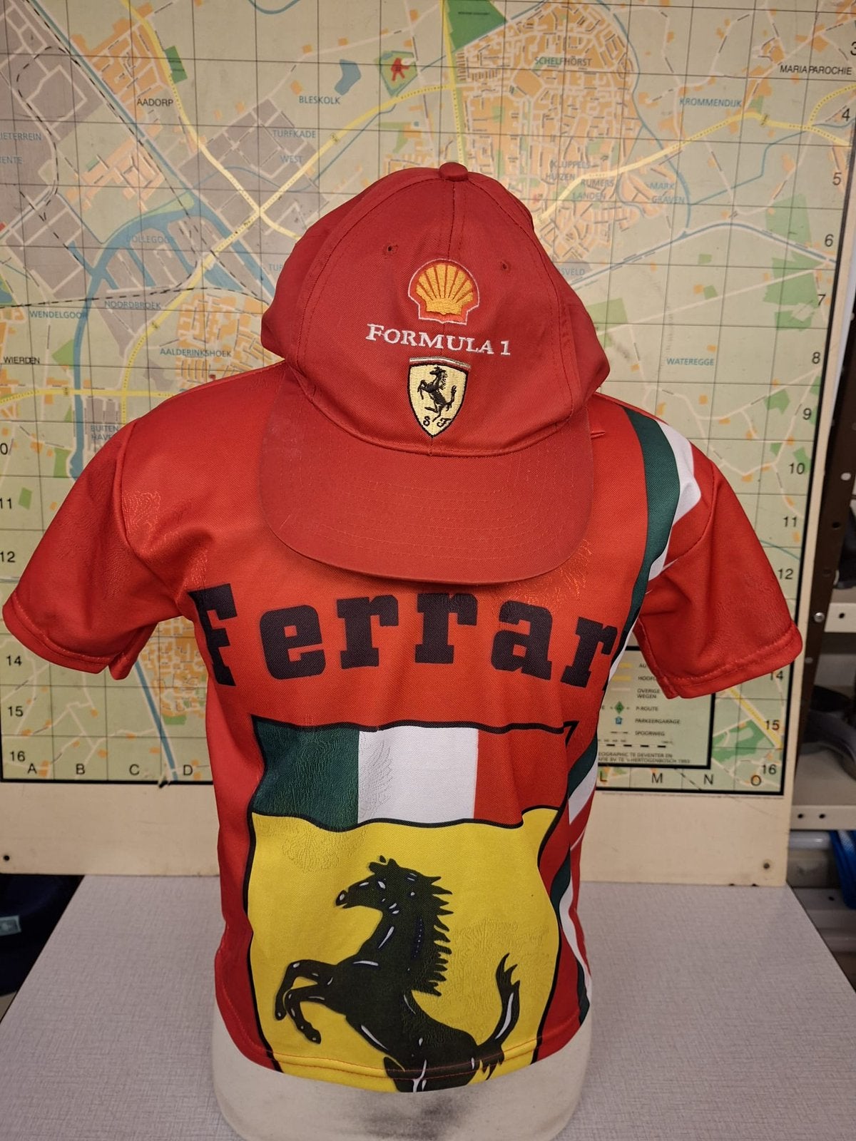Ferrari shirt , pet en Shell vlag F1 Formule 1, Verzamelen, Ophalen of Verzenden, Zo goed als nieuw, Formule 1