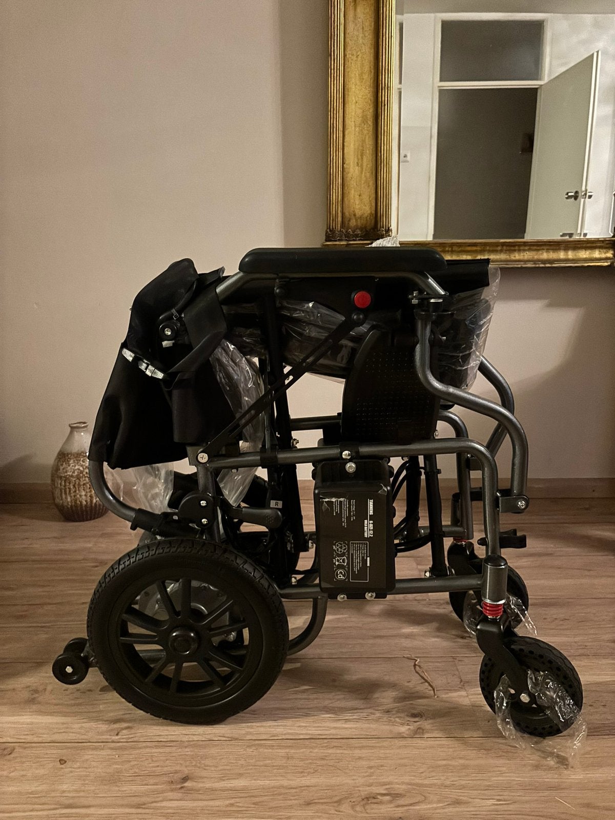 THOGO elektrische rolstoel - 25 km actieradius, Ophalen, Inklapbaar, Zo goed als nieuw, Elektrische rolstoel