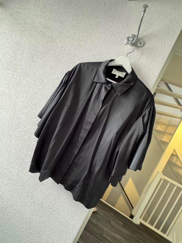 Zijde pak van munthe l/xl, Kleding | Dames, Ophalen of Verzenden, Zo goed als nieuw, Maat 42/44 (L), Zwart