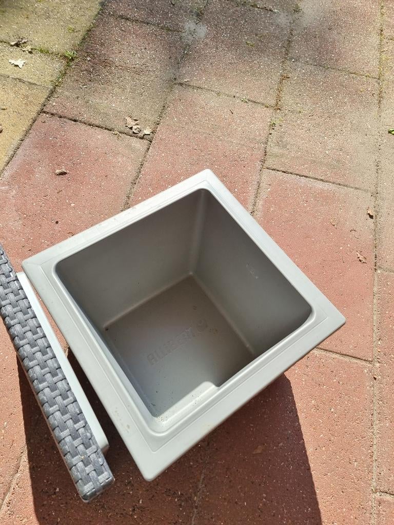 Koelbox poef, Ophalen, Zo goed als nieuw, Rond