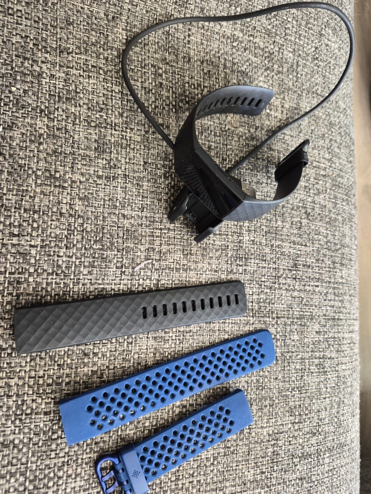 Fitbit Charge 4 met extra blauwe bandjes en oplader, Gebruikt, Zwart, Ophalen of Verzenden, Fitbit