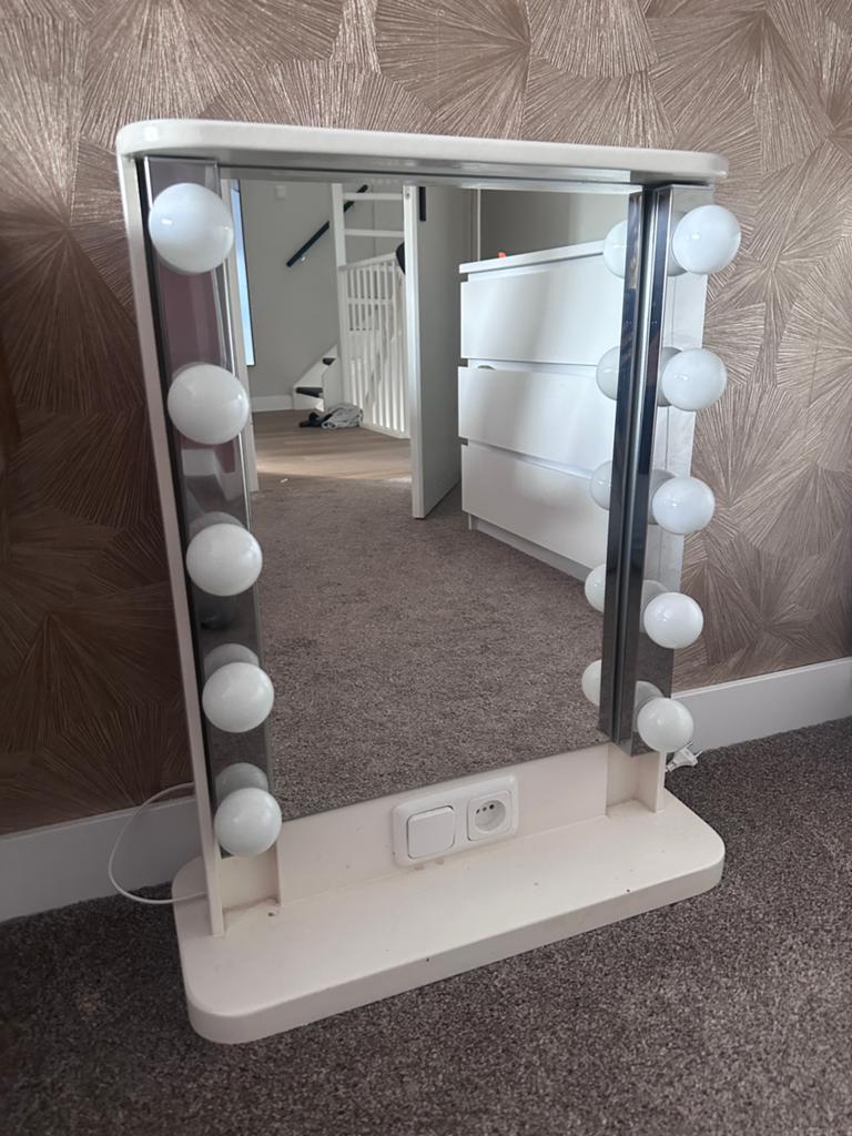 Make-up spiegel met IKEA lampjes, 100 tot 150 cm, Ophalen of Verzenden, Zo goed als nieuw, Rechthoekig