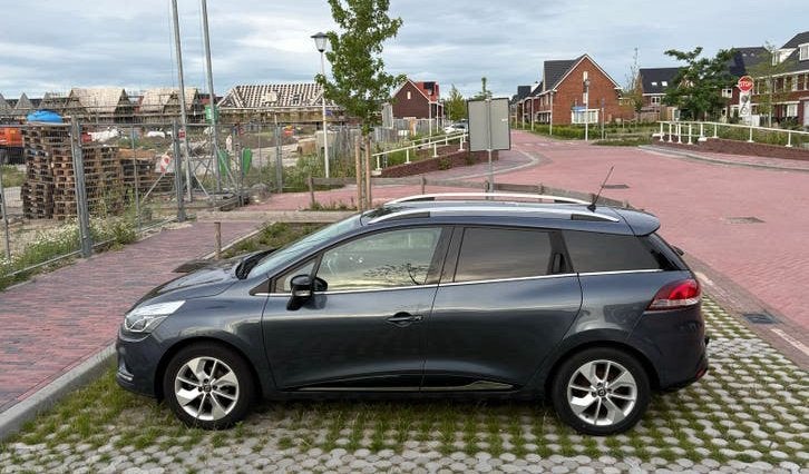Renault Clio 0.9 TCE 90 Estate 2017 Grijs, Auto's, Voorwielaandrijving, 898 cc, 1063 kg, 580 kg