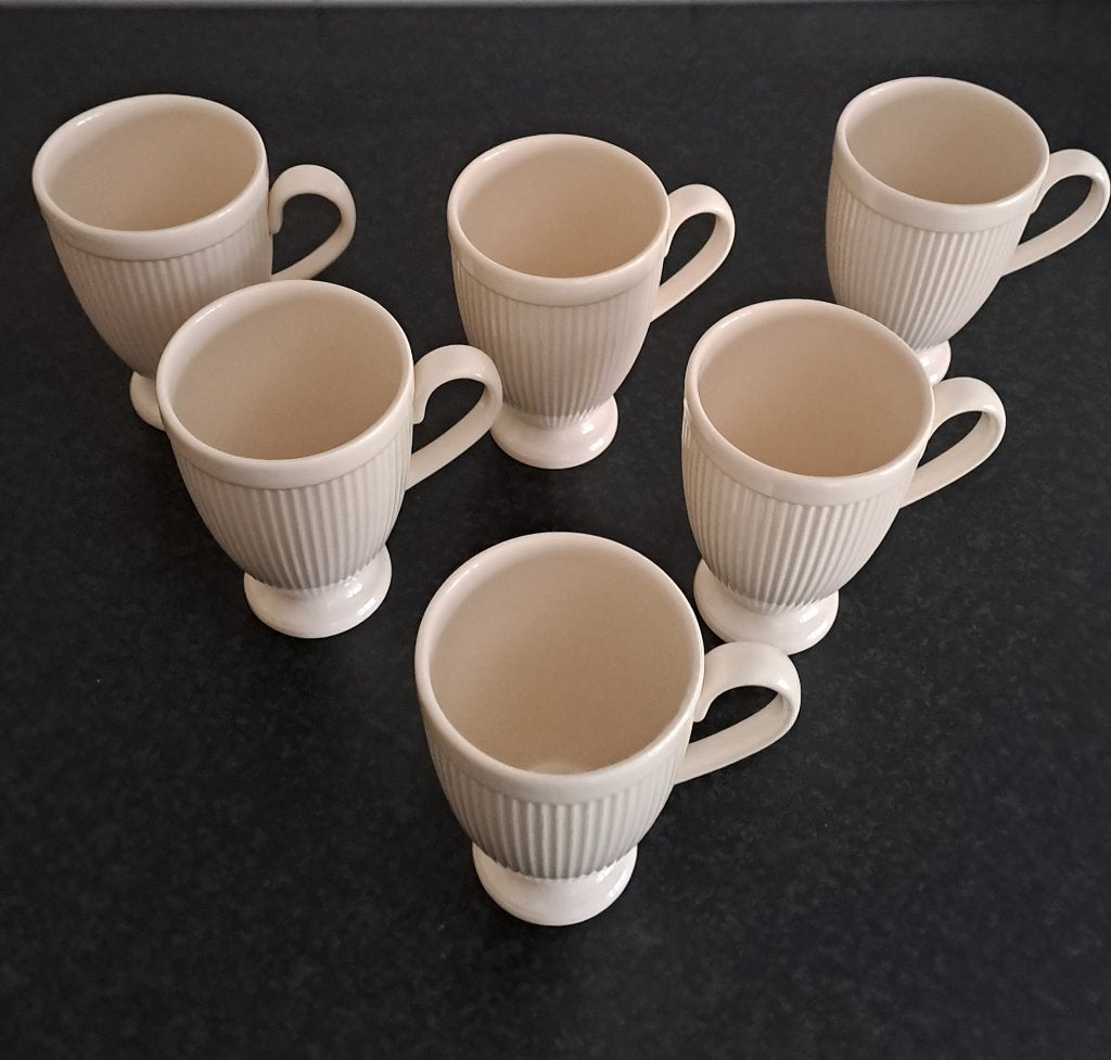 Set van 6 crèmekleurige mokken op voet Wedgwood Windsor, Ophalen, Mok, Zo goed als nieuw, Klassiek