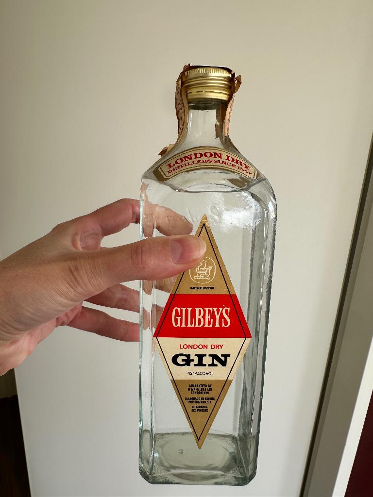 Gilbeys Gin oude fles, Gebruikt, Ophalen of Verzenden, Vol, Overige typen