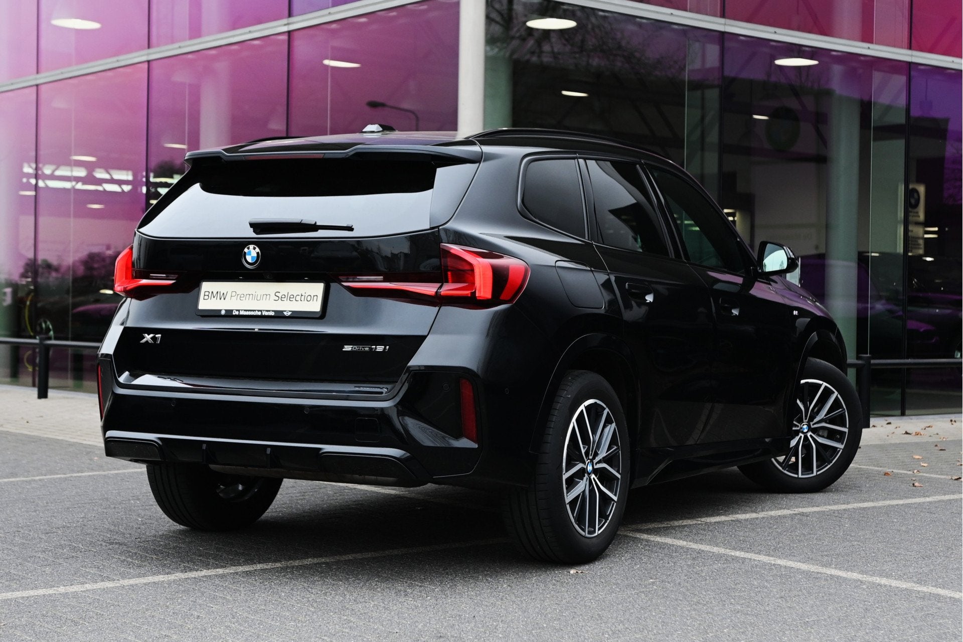 BMW X1 sDrive18i M Sport Automaat / Panoramadak / Sportstoel, Auto's, Dealer onderhouden, 136 pk, Gebruikt, Met garantie (alle)