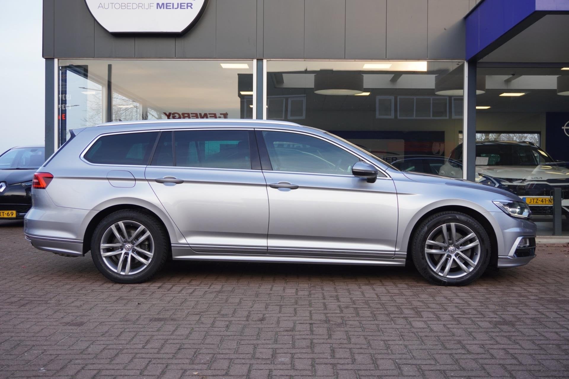 Volkswagen Passat Variant 1.5 TSI Highline Business R-Line |, Auto's, Dealer onderhouden, 730 kg, 4 cilinders, 150 pk