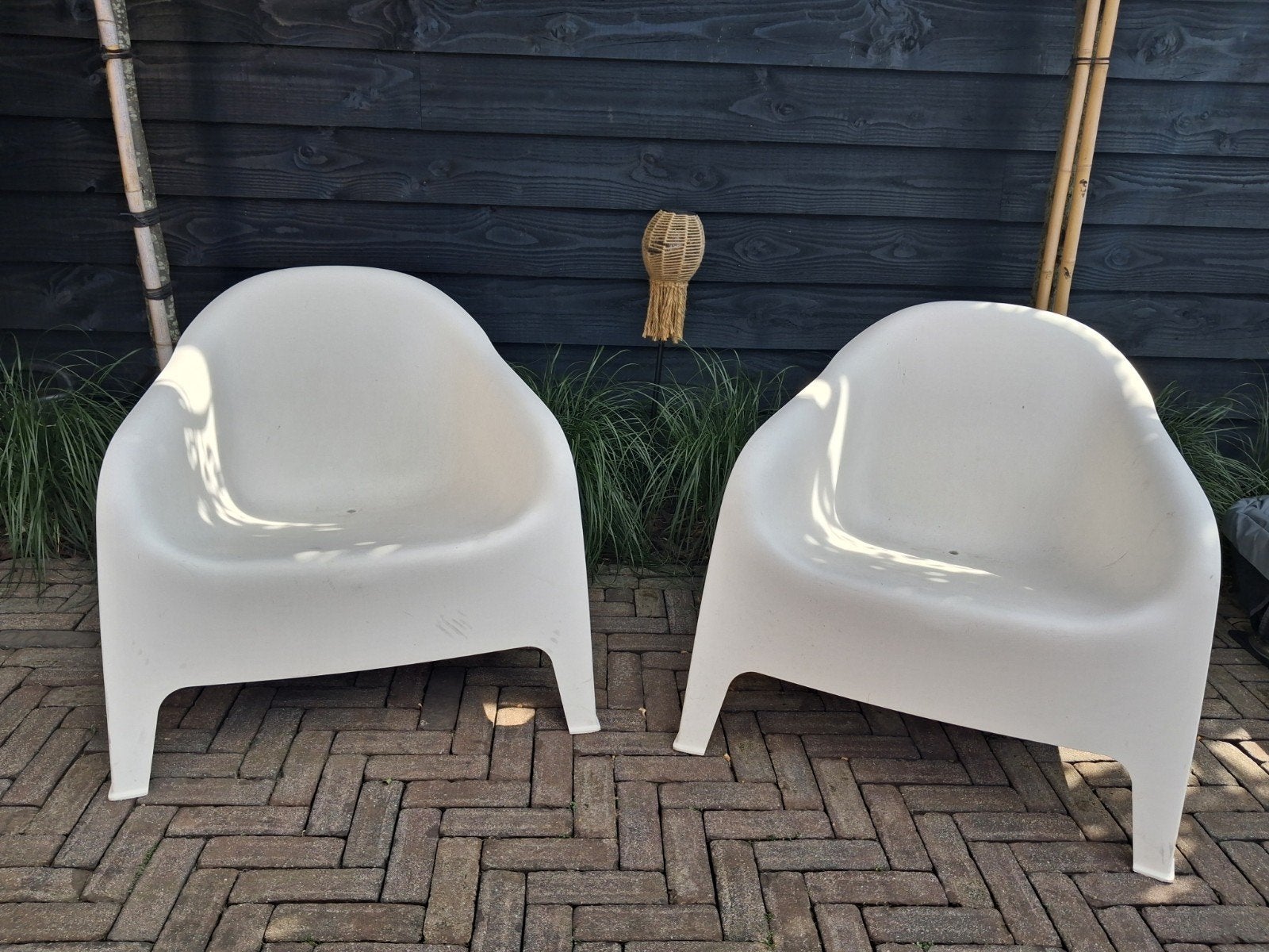 Set van 2 witte kunststof  ikea SKARPÖ tuinstoelen, Ophalen, Gebruikt, Stapelbaar