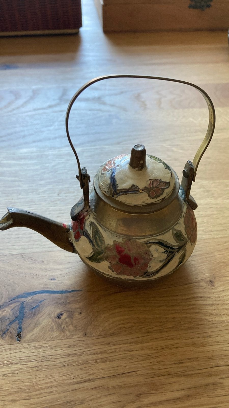 Antiek Chinese theepotje met emaille bloemmotief, Ophalen of Verzenden
