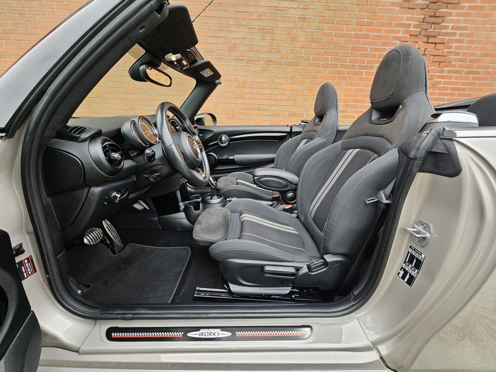 MINI Cabrio 2.0 Cooper S 180PK Automaat John Cooper Works Ca, Auto's, Gebruikt, Euro 6, 4 cilinders, 4 stoelen
