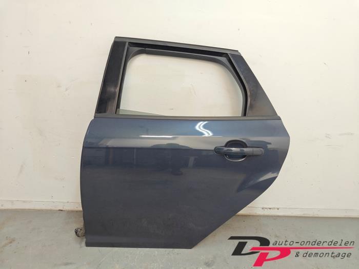 Portier 4Deurs links-achter van een Ford Focus (EB)