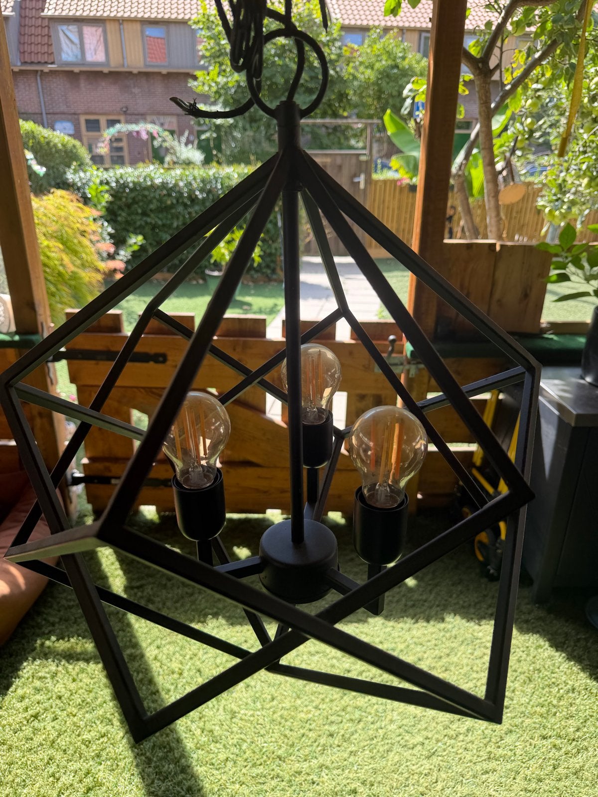 Moderne Zwarte Hanglamp met Geometrisch Design, Huis en Inrichting, Lampen | Hanglampen, Ophalen, Zo goed als nieuw, Metaal, E27 (groot)