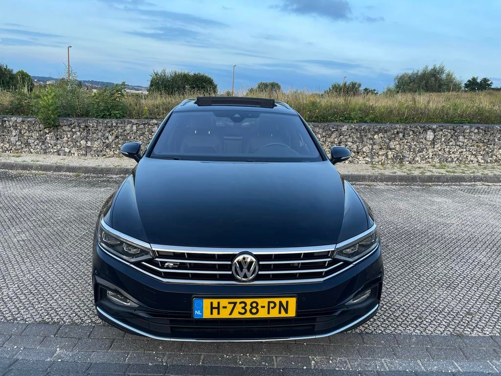 Volkswagen Passat 1.5 TSI 150pk DSG 2020 Zwart, 730 kg, 1498 cc, 4 cilinders, Leder en Stof