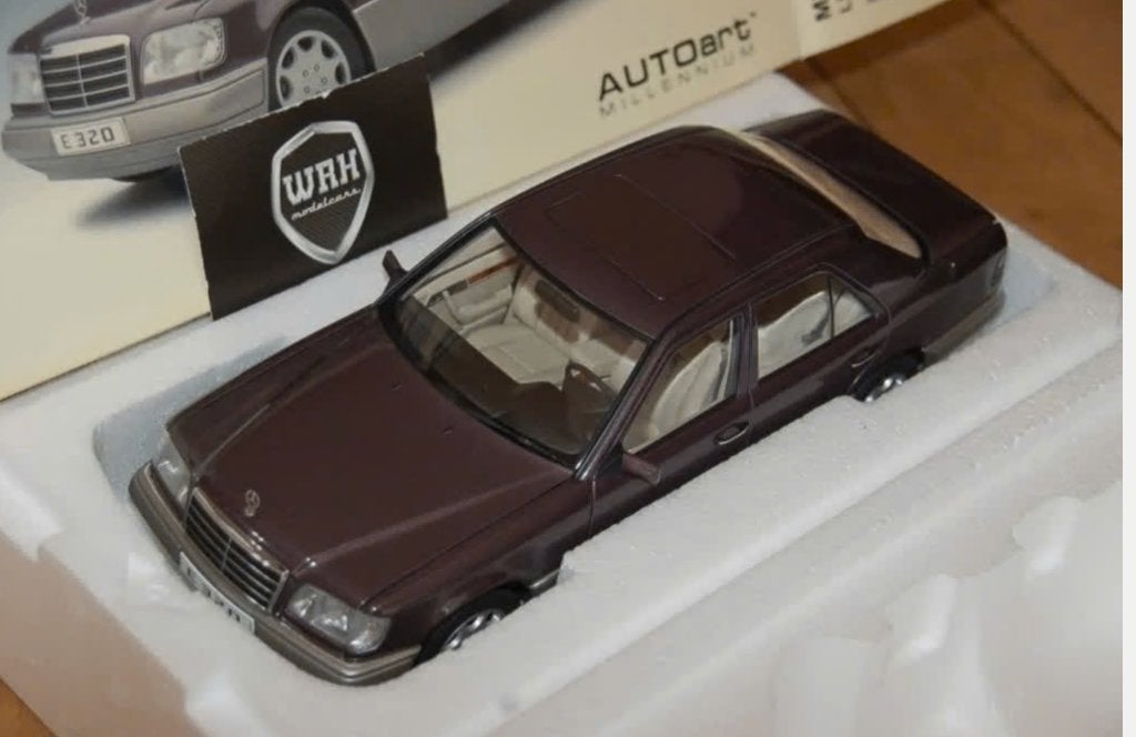 1:18 MERCEDES W124 E KLASSE E320 BORNIT Autoart 76272 WRH, Hobby en Vrije tijd, Modelauto's | 1:18, Verzenden, Zo goed als nieuw