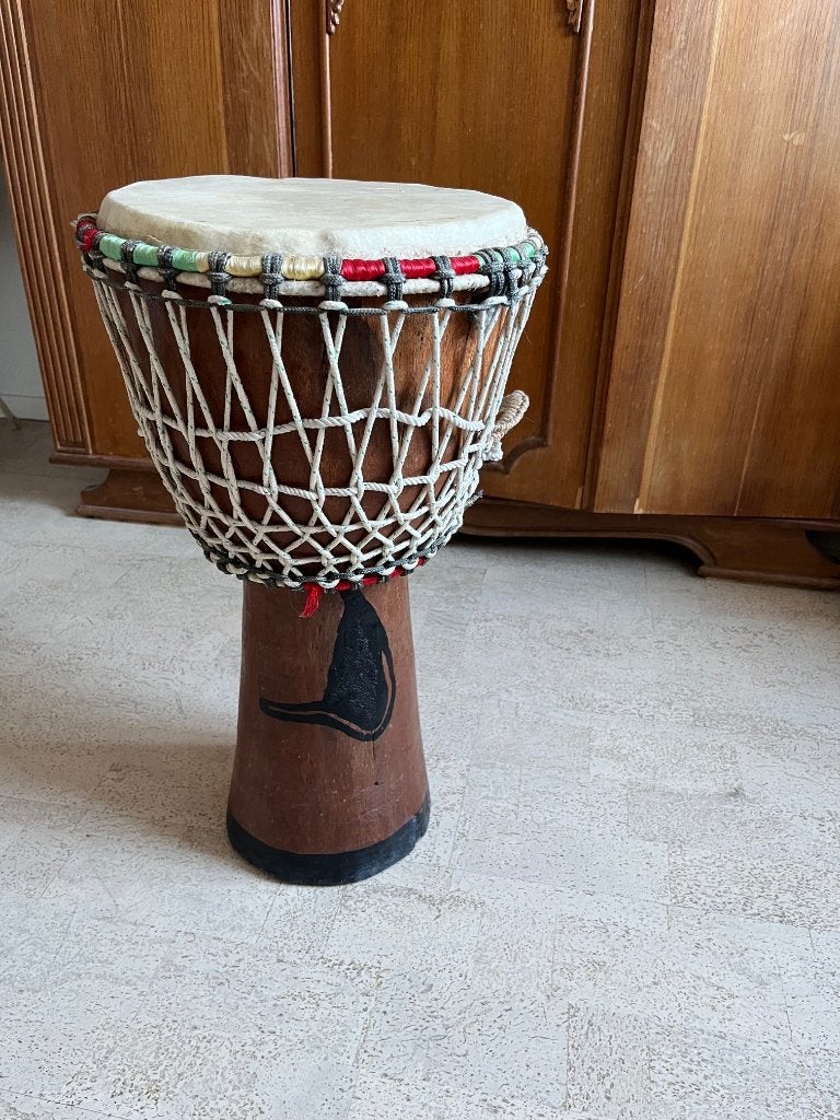 Djembe trommel met klein scheurtje in vel, Ophalen, Gebruikt, Trommel