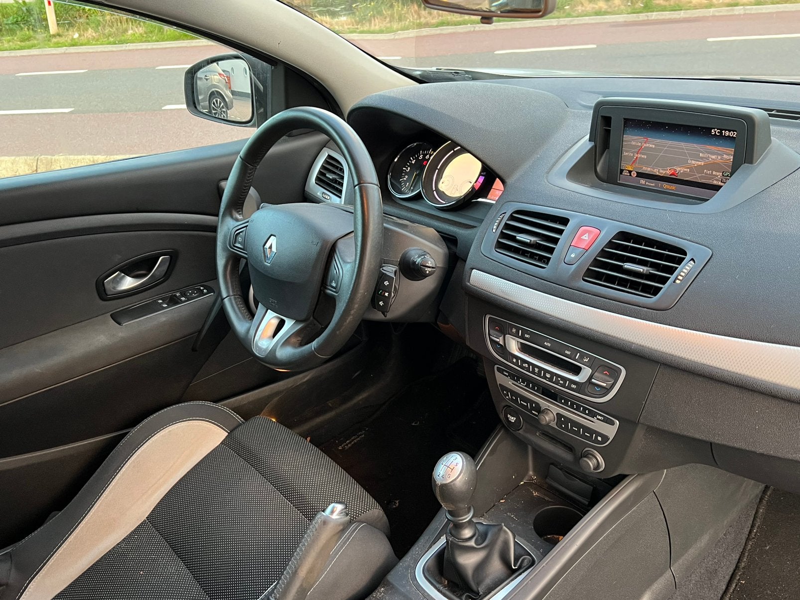 Grijze Renault Megane Coupe 2.0 TCE 179PK Sport/Navi/Apk/AC!, 1998 cc, Stof, 1295 kg, 4 cilinders