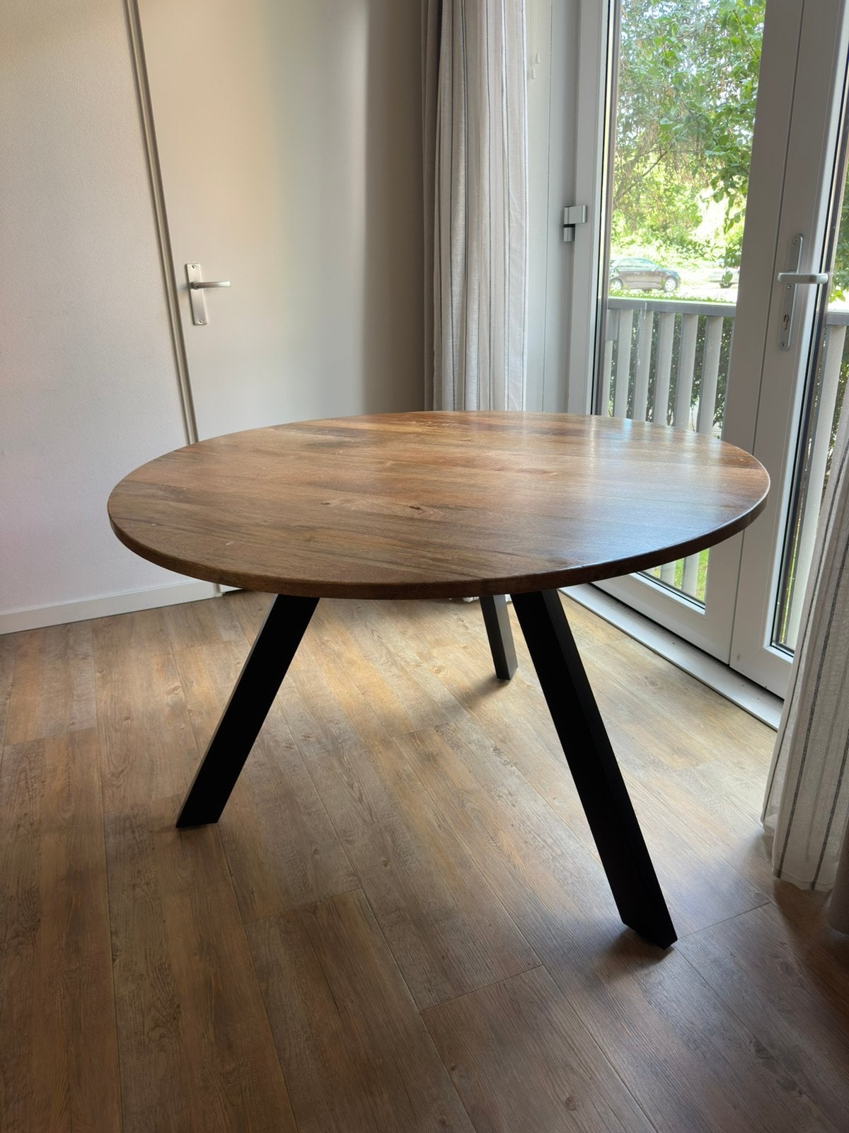 Eettafel rond Romo, Huis en Inrichting, Tafels | Eettafels, Ophalen, Gebruikt, Rond, Vier personen