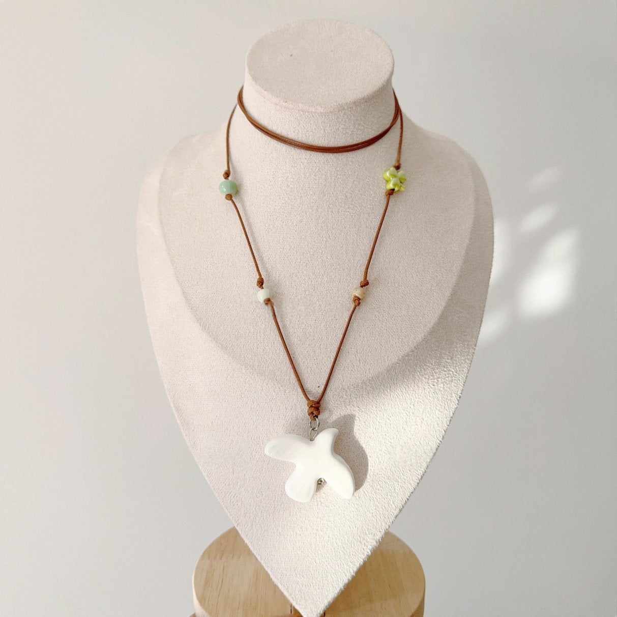 Handmade keramische Duif Ketting, Ophalen of Verzenden, Zo goed als nieuw, Wit, Overige materialen
