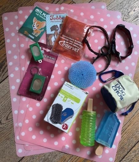 Pakket voor honden -borstels -klikkers -ijslollies-placemats, Dieren en Toebehoren, Honden-accessoires, Ophalen of Verzenden, Nieuw