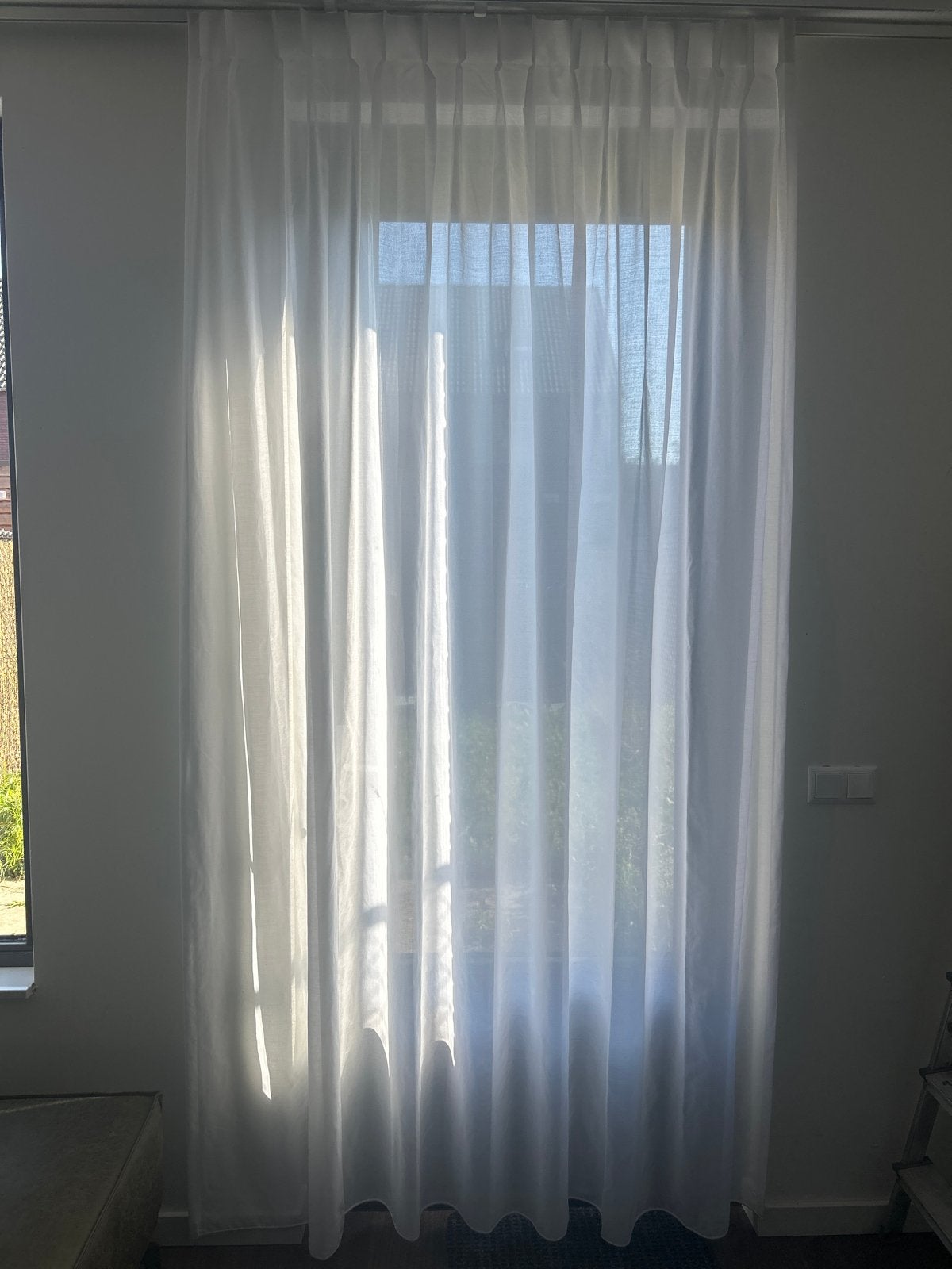 Gloednieuwe inbetween gordijnen - Voordeelgordijnen, Huis en Inrichting, Overige merken, Wit, Nieuw, Ophalen of Verzenden