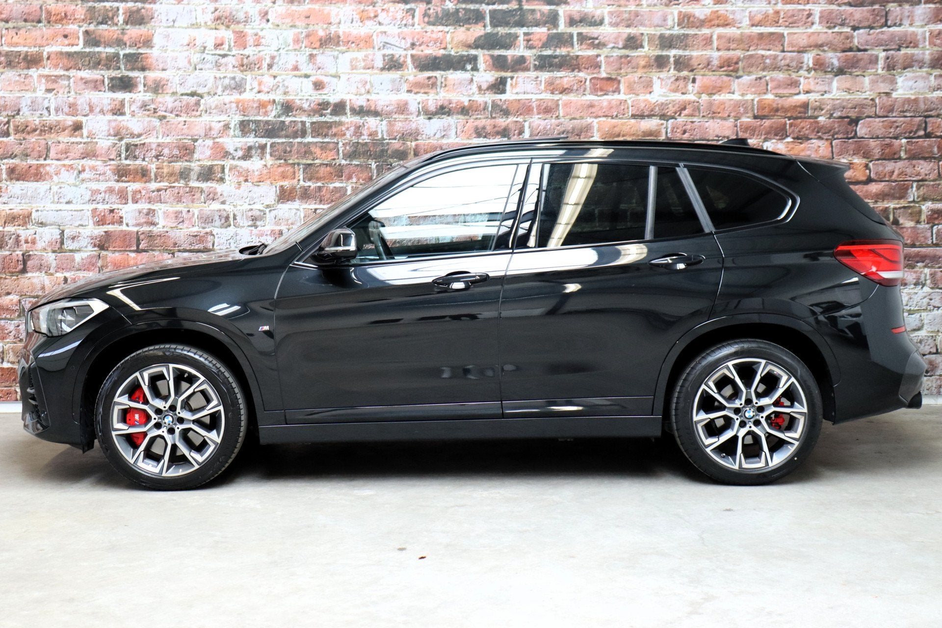 BMW X1 sDrive20i High Executive M Sport Pakket Automaat / Na, Auto's, BMW, 1998 cc, 4 cilinders, 179 pk, Zwart