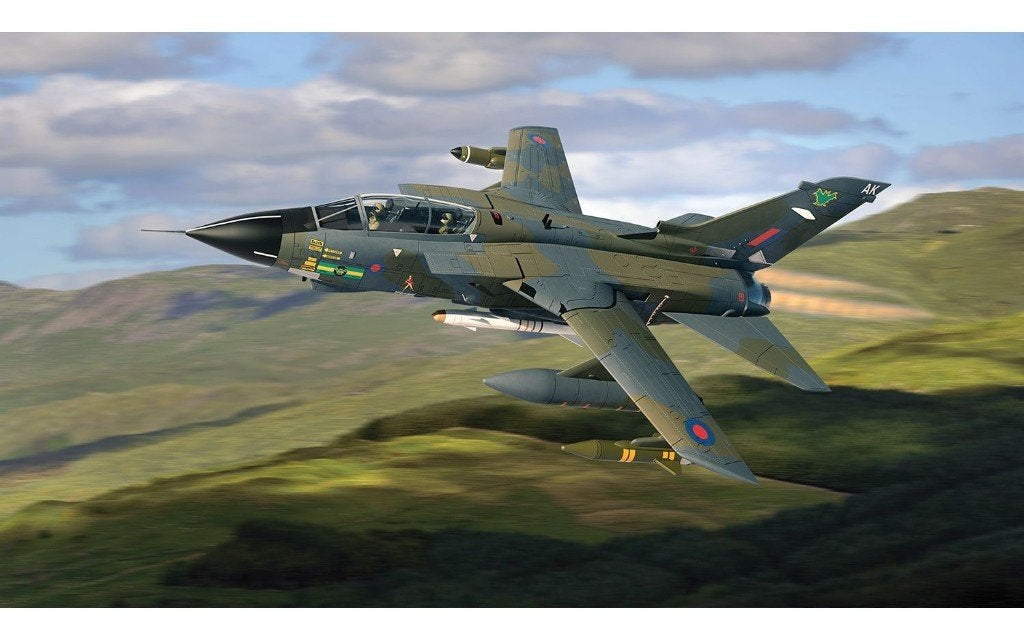 Panavia Tornado GR.1 No.IX Sqn Royal Air Force Corgi AA29401, Carmodel s.r.l. Viale Europa Unita snc info@modelcarswholesale.com