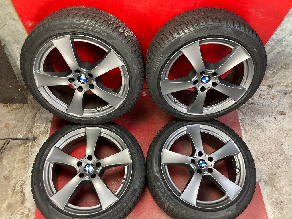 Winterbanden BMW 3 Serie 225/45R18 Pirelli, Auto-onderdelen, 18 inch, Gebruikt, ., Banden en Velgen