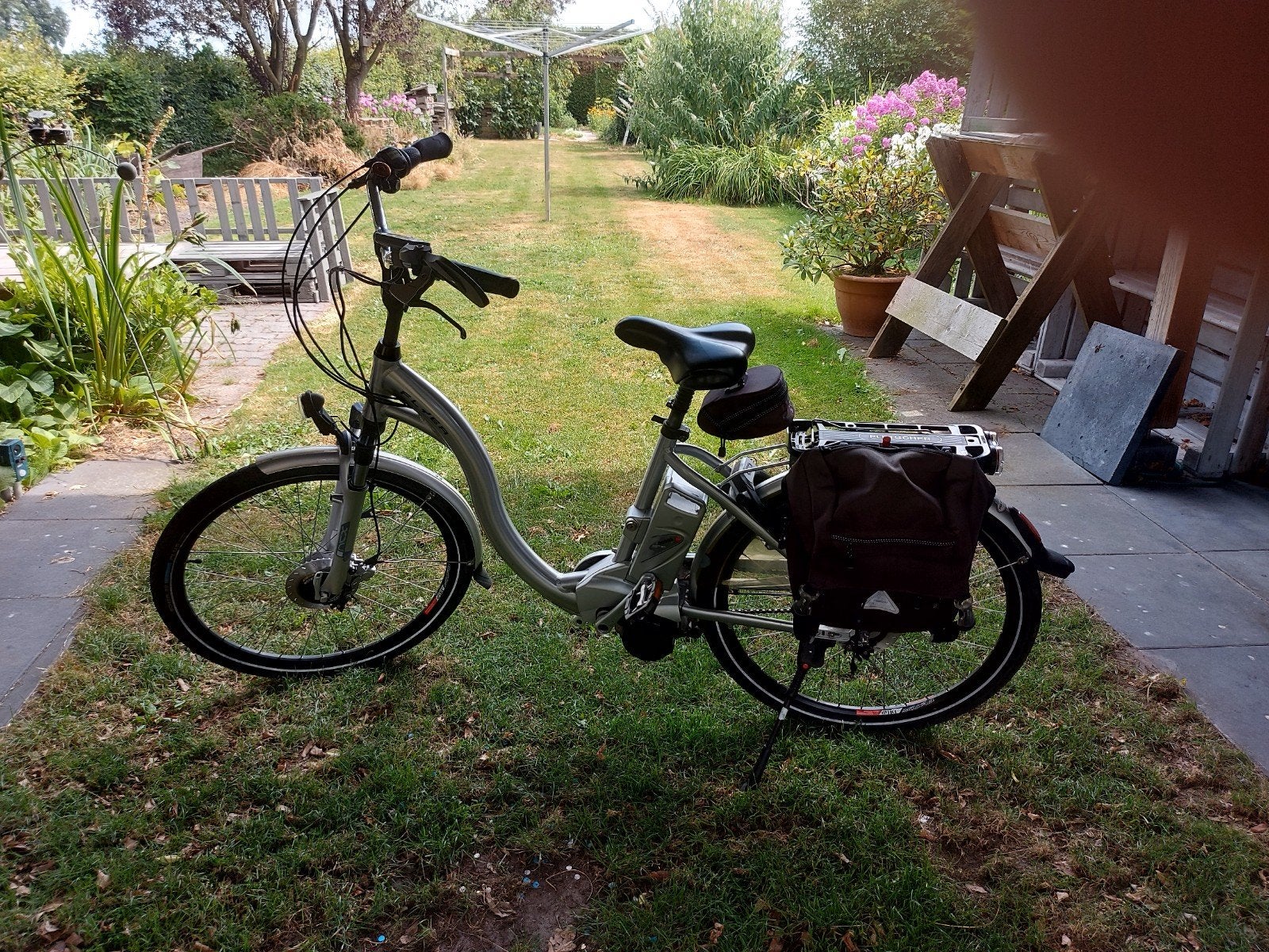 Gebruikte elektrische fiets met fietstassen, 59 cm of meer, Ophalen, Zo goed als nieuw, 50 km per accu of meer