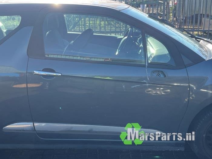 Portier 2Deurs rechts van een Citroen DS3 (KTP)