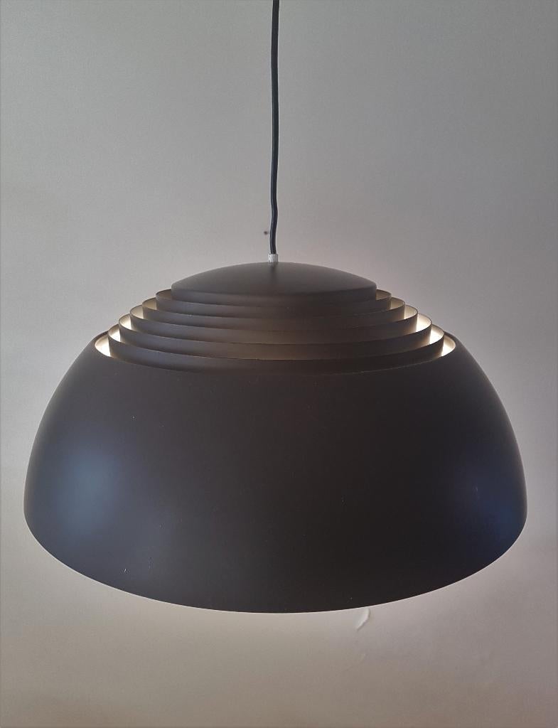 AJ Royal hanglamp van Arne Jacobson voor Louis Poulsen, Huis en Inrichting, Gebruikt, Ophalen of Verzenden, Metaal, Minder dan 50 cm