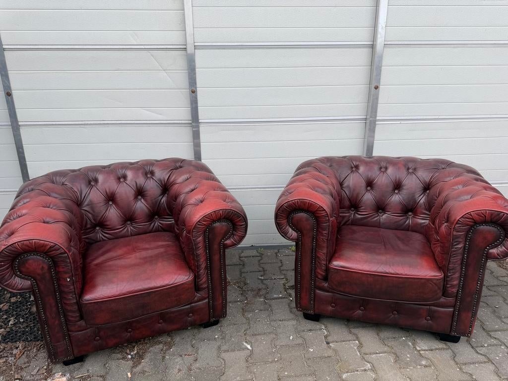 Twee Chesterfield fauteuils, rood leer, Huis en Inrichting, Fauteuils, Ophalen, Zo goed als nieuw, Leer, 75 tot 100 cm
