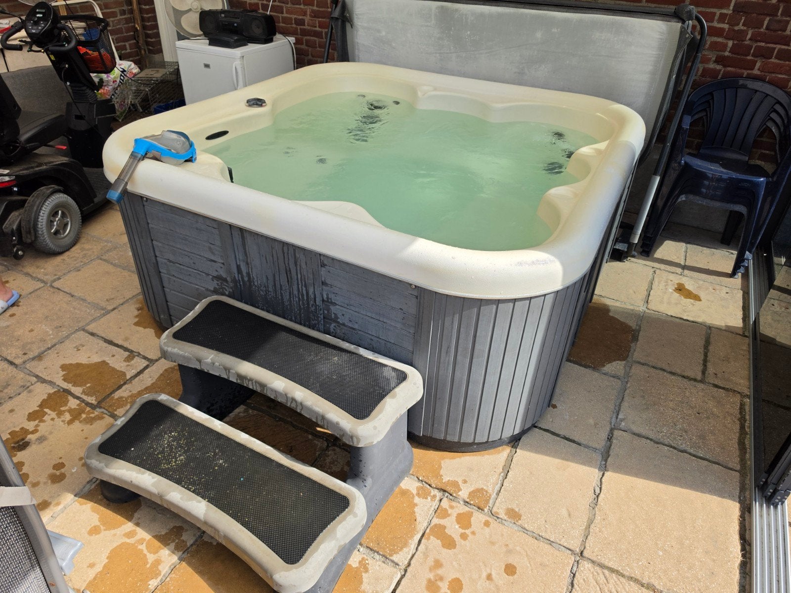 Jacuzzi Balboa 4-6 persoons met aandachtspunten € 1000, Ophalen, Gebruikt, Vast