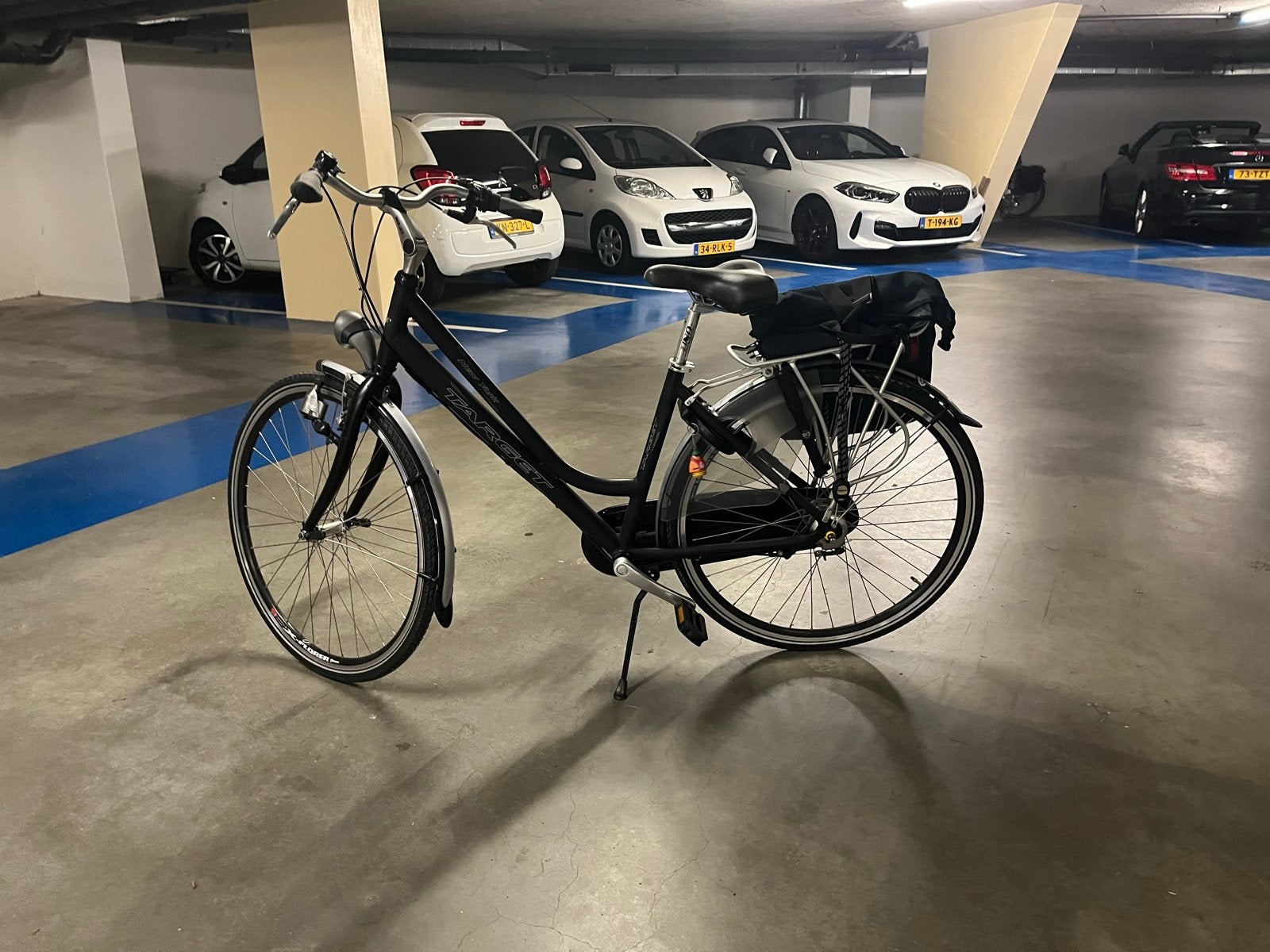 Zwarte damesfiets met bagagedrager en verlichting, Fietsen en Brommers, Versnellingen, Ophalen, Overige merken, 53 tot 56 cm