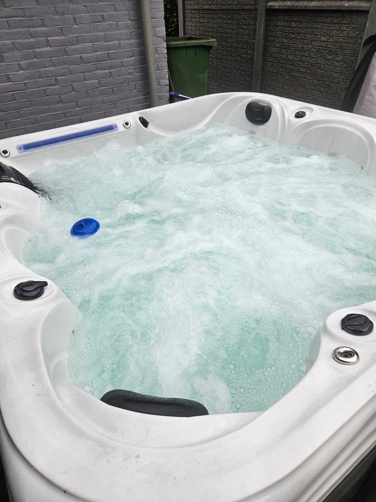 miracle spa 6 personen werkt perfect met afdekkap, Ophalen, Zo goed als nieuw, Filter, Vast