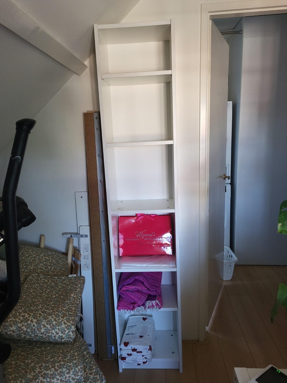 BILLY kast. Witte smalle boekenkast met verstelbare planken, Huis en Inrichting, Ophalen, 25 tot 50 cm, 50 tot 100 cm
