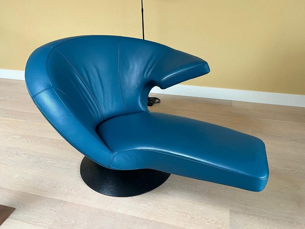 Design lounge fauteuil Leolux Parabolica - blauw leer, Huis en Inrichting, Ophalen, 125 tot 150 cm, Modern, Design, Lounge, Zo goed als nieuw