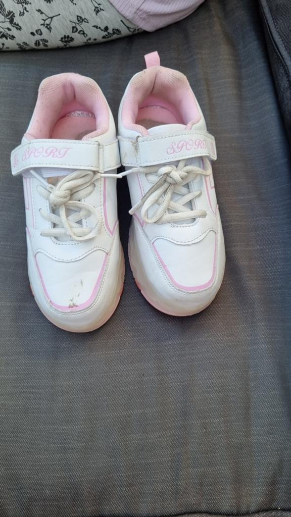 Witte rolschoenen met roze accenten - Maat 33, Gebruikt, Meisje, Sportschoenen, Ophalen of Verzenden