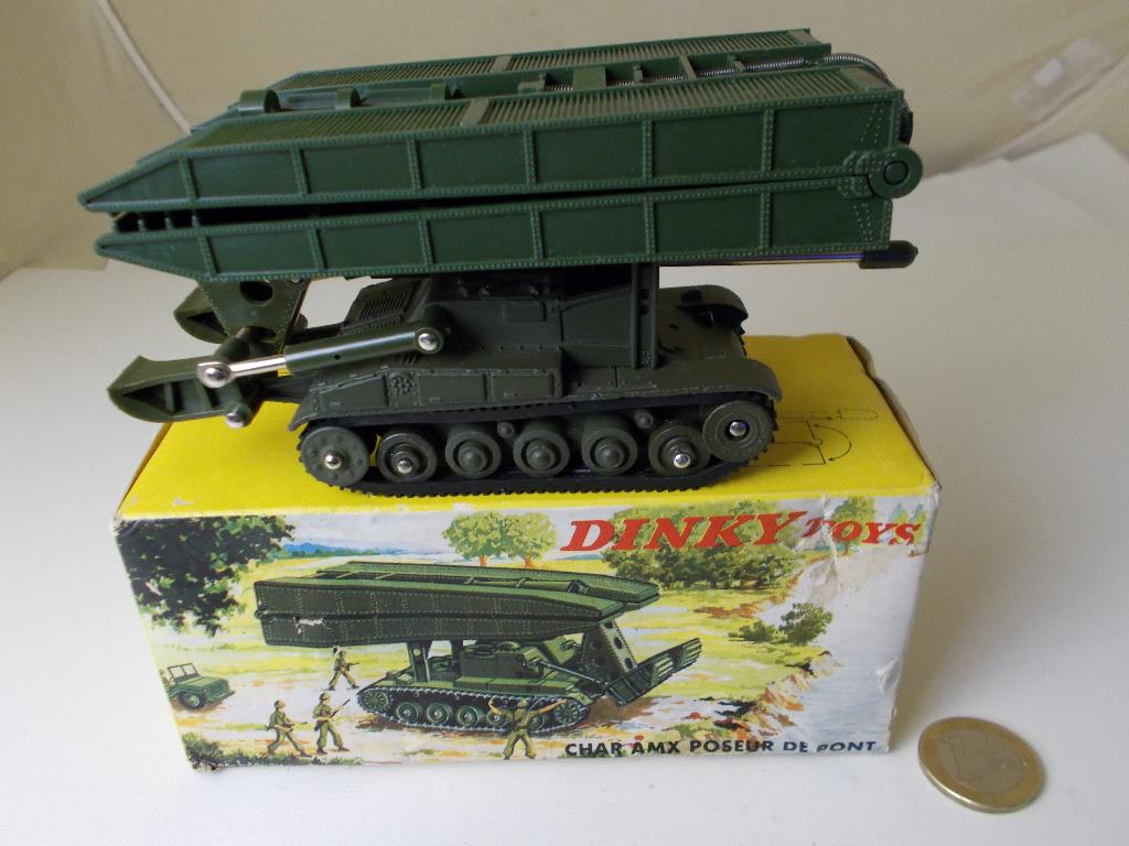1964 Dinky Toys 883 CHAR AMX POSEUR DE PONT +ORIGINELE DOOS!, Ophalen of Verzenden, Zo goed als nieuw, Bus of Vrachtwagen, Dinky Toys
