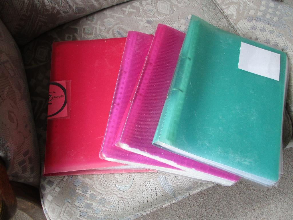 4 plastic mapjes met plastic hoesjes., Ophalen of Verzenden, Gebruikt