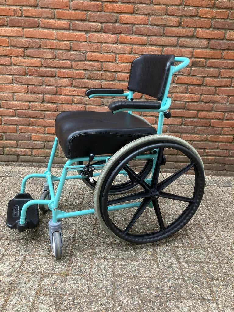 Vastframe rolstoel met 45 cm zitbreedte, Diversen, Rolstoelen, Ophalen of Verzenden, Zo goed als nieuw, Duwrolstoel