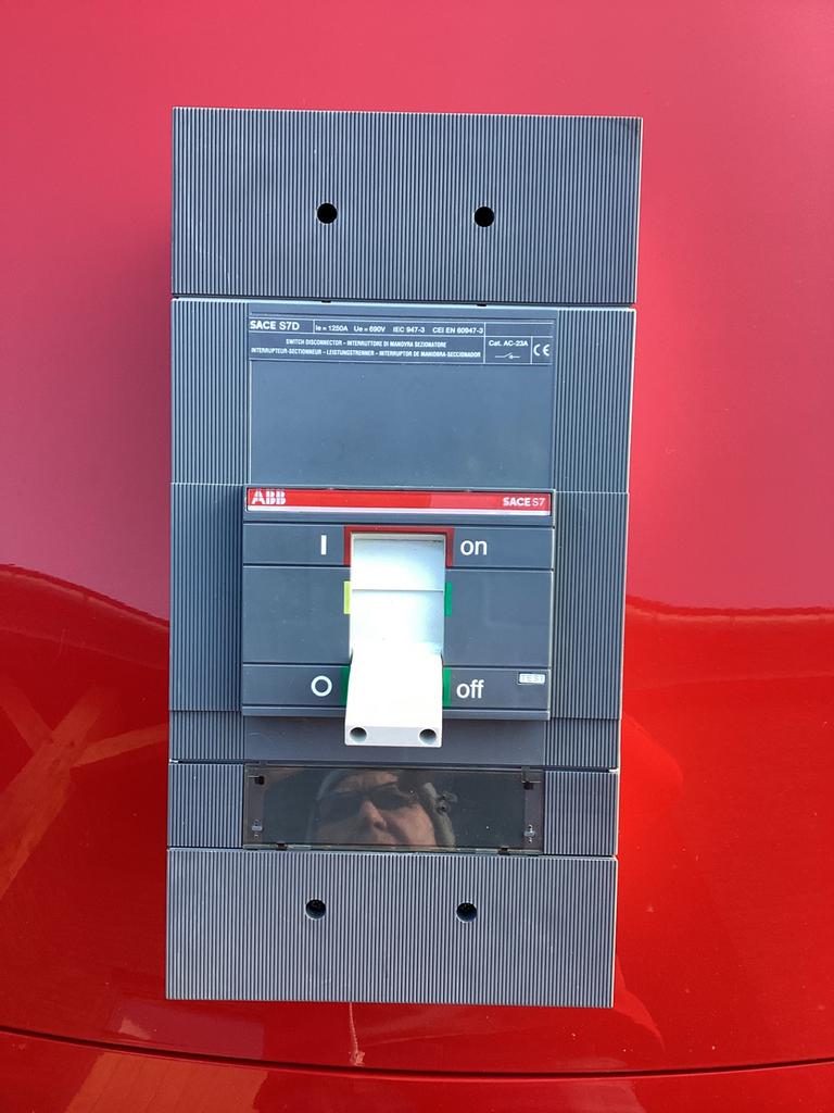 ABB HOOFDSCHAKELAAR 1250A Halyester + 2X Werkschakelaar 100A, Hobby en Vrije tijd, Elektronica-componenten, Ophalen of Verzenden