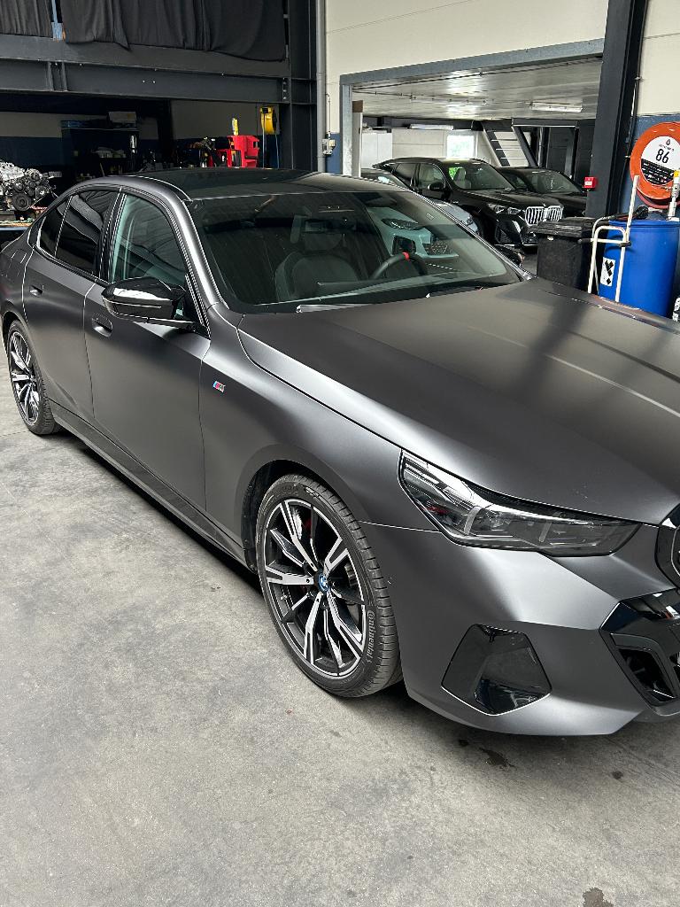 BMW i5 M60 2023, Automaat, Zwart, Elektrisch, Vierwielaandrijving