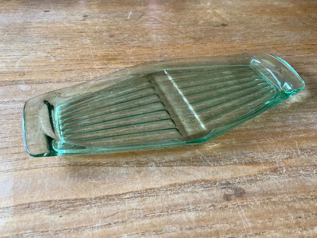 Glazen onderschaaltje roomstel groen Neerlandia A.D. Copier, Antiek en Kunst, Ophalen of Verzenden