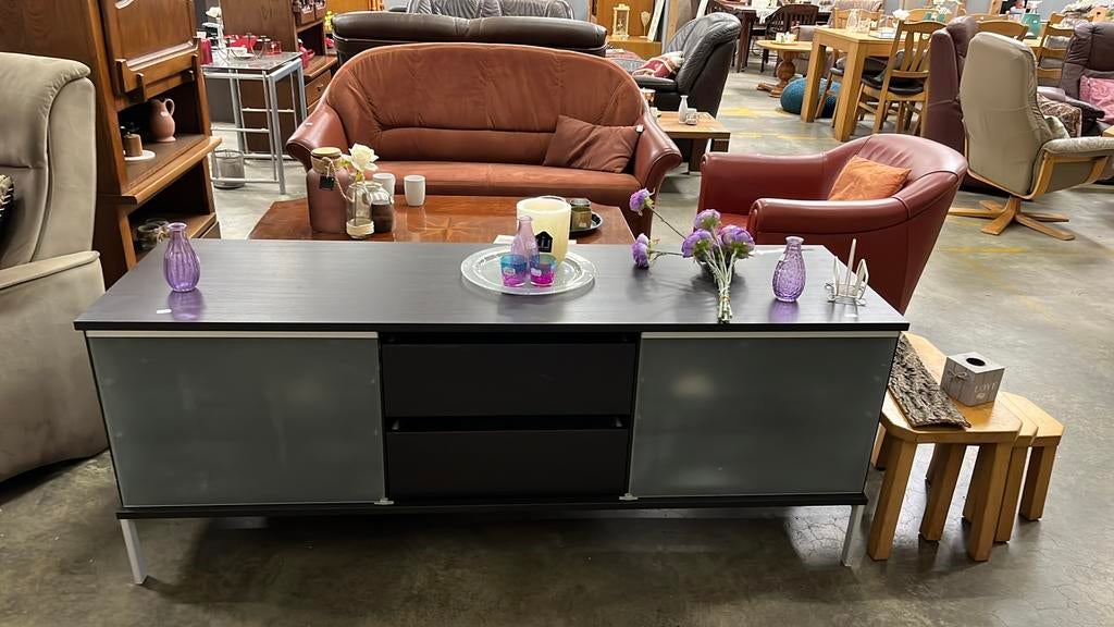 Donker dressoir met glazen schuifdeuren WD-028 MP nummer 205, Ophalen, Gebruikt, 25 tot 50 cm, 200 cm of meer