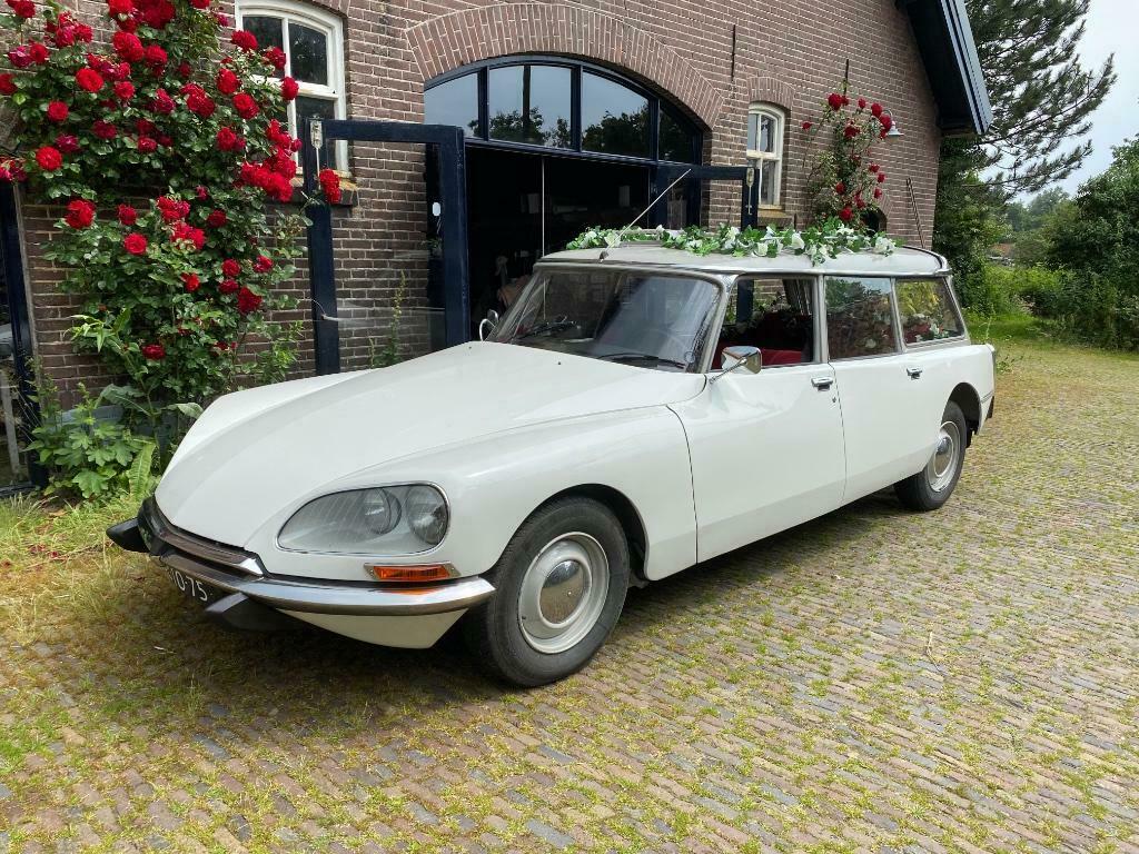 Hoera! Trouwen in een Snoek, Met chauffeur, Trouwauto