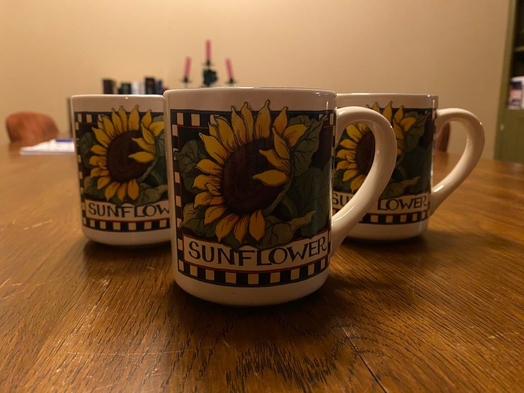 3 mokken van Susan Winget Zonnebloem Sunflower, Antiek en Kunst, Antiek | Servies los, Ophalen of Verzenden