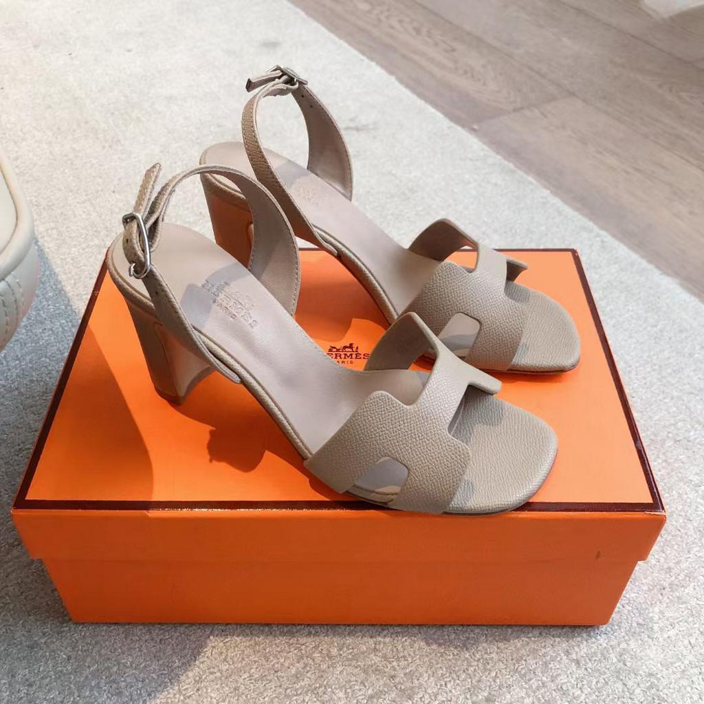 Hermès sandalen met hak – beige / nude., Kleding | Dames, Schoenen, Zo goed als nieuw, Sandalen of Muiltjes, Beige, Ophalen of Verzenden