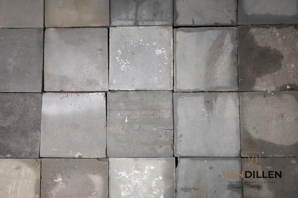 Antieke geribbelde gesmoorde grijze plavuizen 20x20 15M2, Gebruikt, Steen of Klei, Minder dan 50 cm, Ophalen of Verzenden