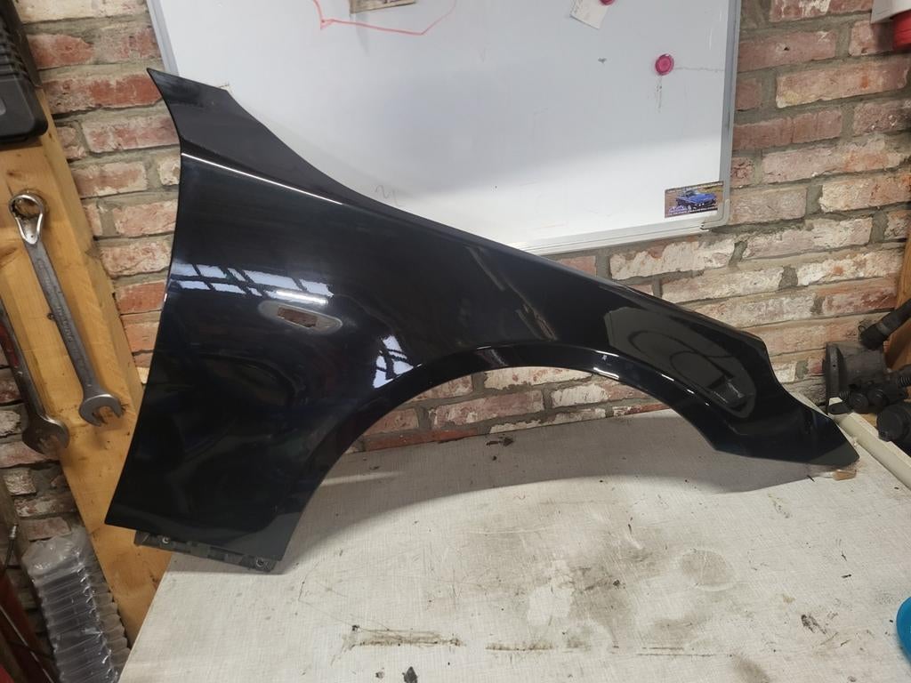 Tekoop bmw e6x spatbord rechts Black saffier, Auto-onderdelen, Gebruikt, Bmw, Ophalen of Verzenden, Spatbord