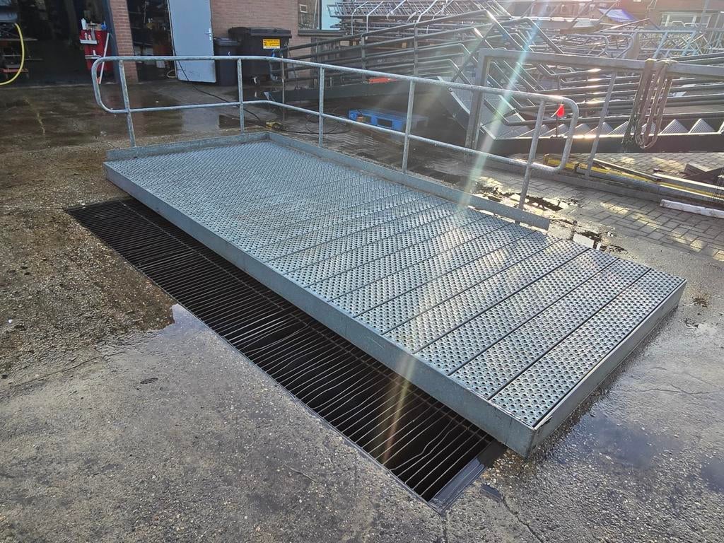 Stalen bordes gegalv. Afmeting 4.86x2.02mtr. Nob021, Ophalen of Verzenden, Minder dan 2 meter